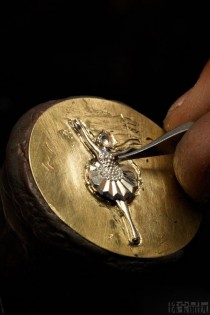Van Cleef &#038; Arpels：穿紅舞裙跳舞-精美珠寶【秘密：適合高貴女人的珠寶】