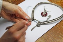 Van Cleef &#038; Arpels：穿紅舞裙跳舞-精美珠寶【秘密：適合高貴女人的珠寶】