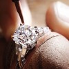 Harry Winston:以永恒之石寄情-珠寶首飾展示圖【行業經典】