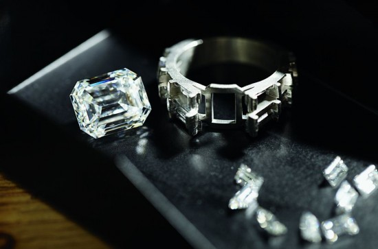 Harry Winston：以永恒之石寄情-珠寶首飾展示圖【行業經典】