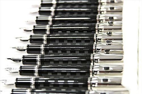 每一只萬寶龍(Mont Blanc)書寫工具的誕生過程-珠寶首飾展示圖【行業經典】