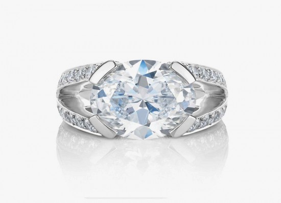 戴比爾斯(De Beers)：光影大師-精美珠寶【秘密：適合高貴女人的珠寶】