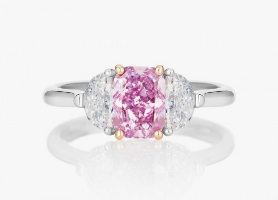 戴比爾斯(De Beers)：光影大師-精美珠寶【秘密：適合高貴女人的珠寶】