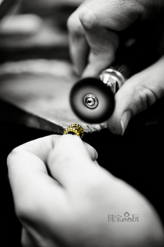 簡約之美 梵克雅寶(Van Cleef &#038; Arpels)全新Perlée系列珠寶-精美珠寶【秘密：適