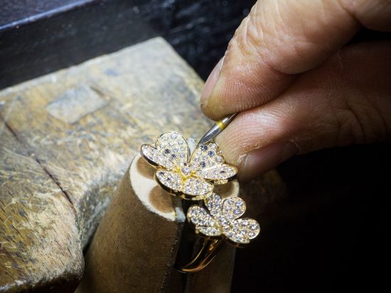 梵克雅寶(Van Cleef &#038; Arpels)：春夏雙生花-精美珠寶【秘密：適合高貴女人的珠寶】