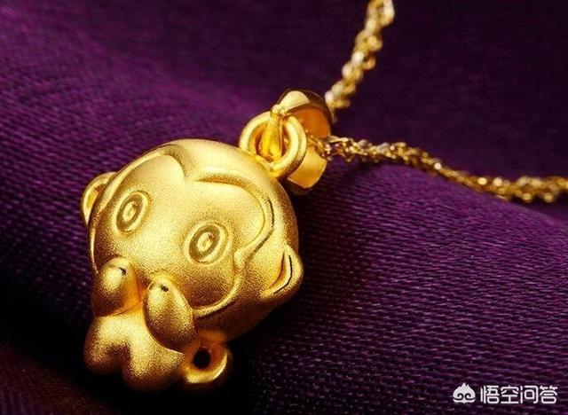 項鏈吊墜黃金的會俗氣嗎？黃金項鏈吊墜搭配