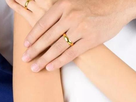婚戒買黃金還是鉆石好？【結婚買鉆石婚戒還是黃金婚戒推薦答案】