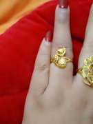 結婚有2萬塊錢，是買鉆戒還是買黃金戒指？【看法】