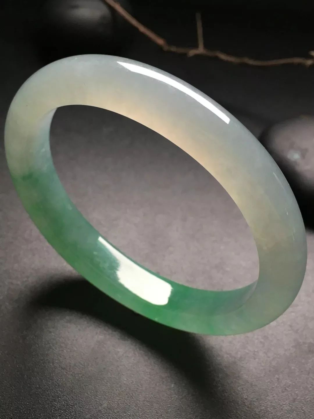 翡翠手鐲的保養？翡翠的保養及注意事項