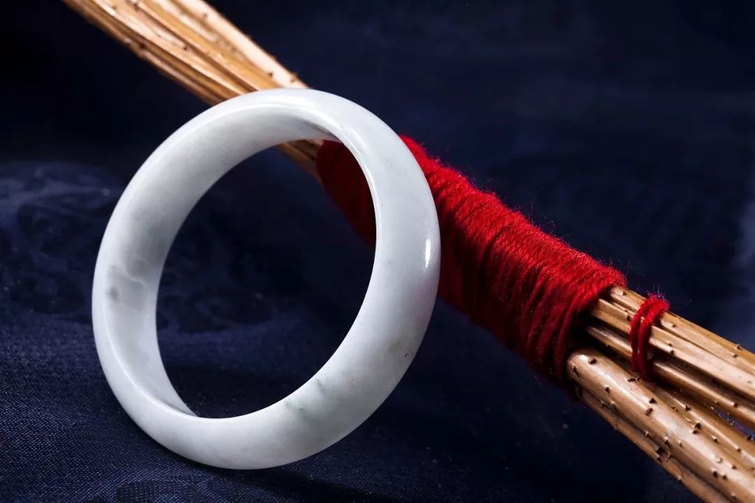 翡翠手鐲的保養？翡翠的保養及注意事項