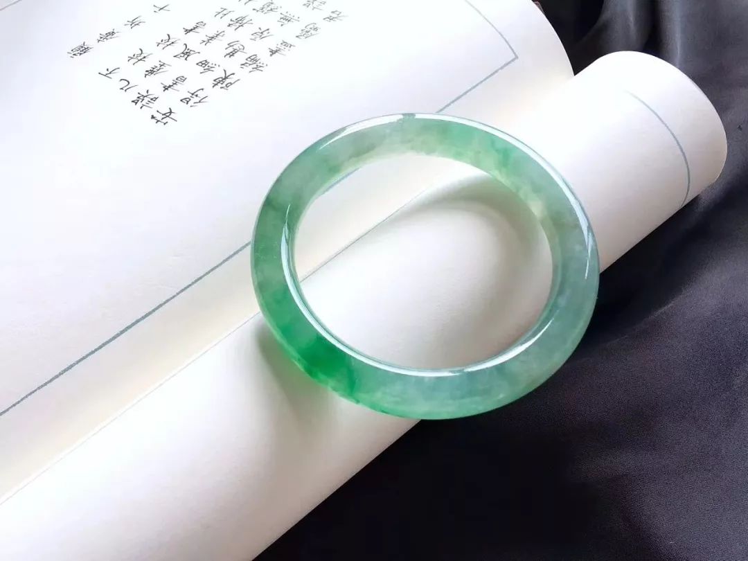 翡翠手鐲的保養？翡翠的保養及注意事項