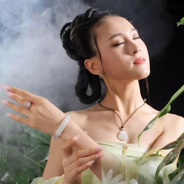 平安鐲與貴妃鐲有什么區別？【詳細介紹貴妃鐲好還是平安鐲好】