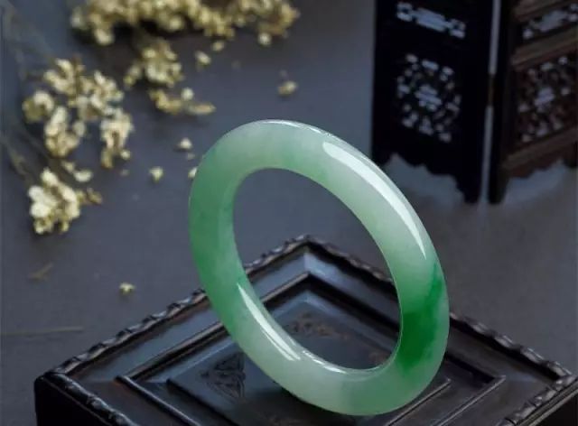 翡翠 A 貨、B 貨和 C 貨？什么叫“石花”？【干貨】