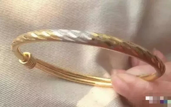 黃金變黑了是怎么回事？黃金變白是假的嗎？【黃金首飾變色真相】