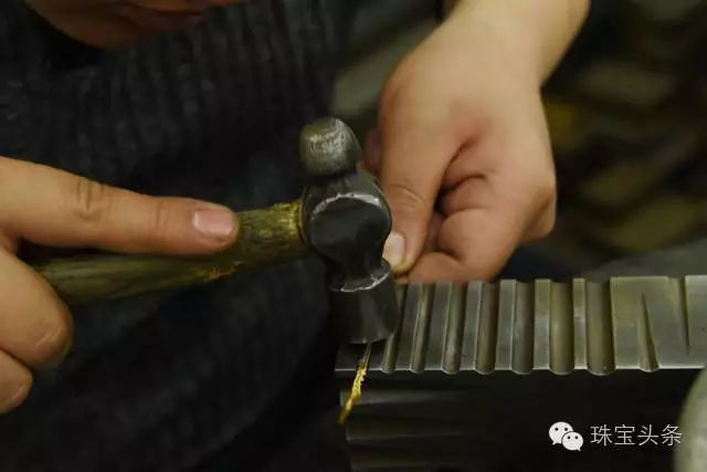 同樣是黃金首飾，為什么黃金首飾加工費會相差這么大？【買黃金首飾注意事項】