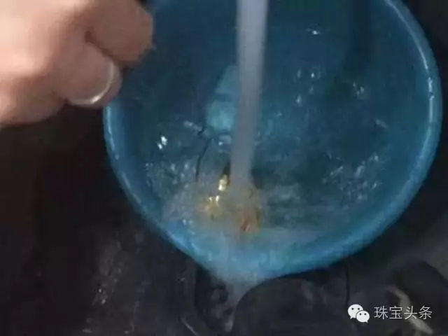 同樣是黃金首飾，為什么黃金首飾加工費會相差這么大？【買黃金首飾注意事項】