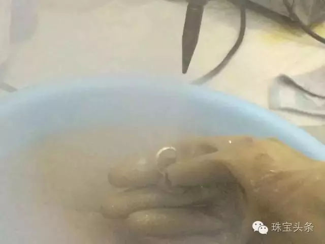 同樣是黃金首飾，為什么黃金首飾加工費會相差這么大？【買黃金首飾注意事項】