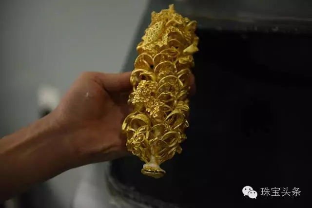 同樣是黃金首飾，為什么黃金首飾加工費會相差這么大？【買黃金首飾注意事項】