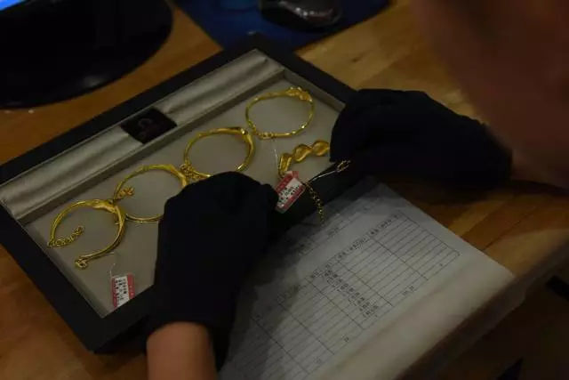 同樣是黃金首飾，為什么黃金首飾加工費會相差這么大？【買黃金首飾注意事項】