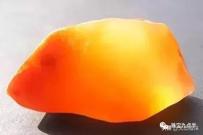 金絲玉的光澤與透明度【金絲玉的秘密】