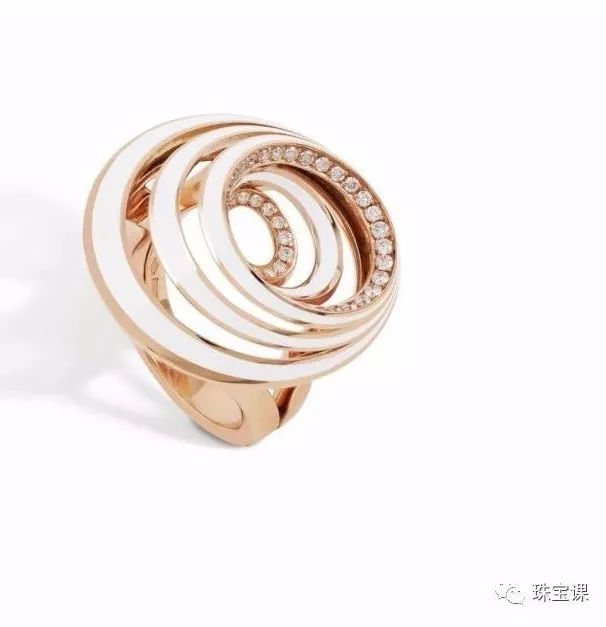 人類首張黑洞照片引熱議，宇宙戴身上一定很酷！