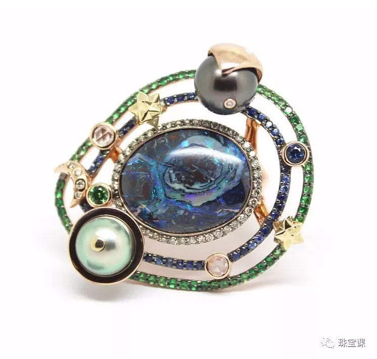 人類首張黑洞照片引熱議，宇宙戴身上一定很酷！