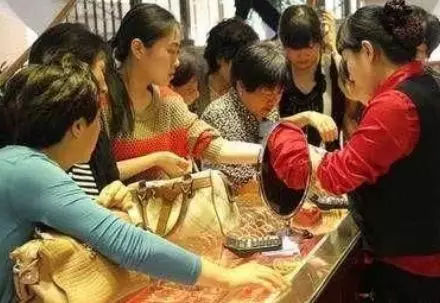 黃金、鉆石、珠寶到底選哪個？要保值還是要美觀？