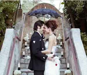 求婚戒指和結婚戒指一樣嗎？可以只買一個么？【解答】