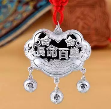 戴銀手鐲對女性有什么好處，銀手鐲竟然能緩解失眠？