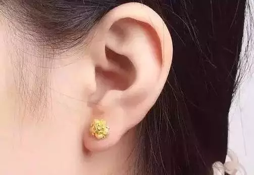 戴銀手鐲對女性有什么好處，銀手鐲竟然能緩解失眠？