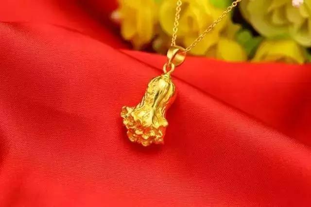 黃金吊墜寓意-黃金吊墜款式的寓意-黃金吊墜花的寓意大全