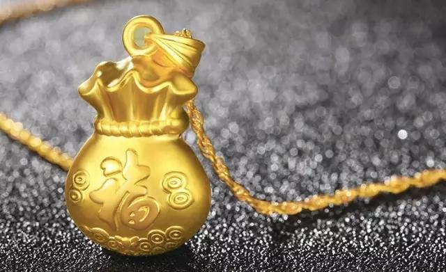 黃金吊墜寓意-黃金吊墜款式的寓意-黃金吊墜花的寓意大全