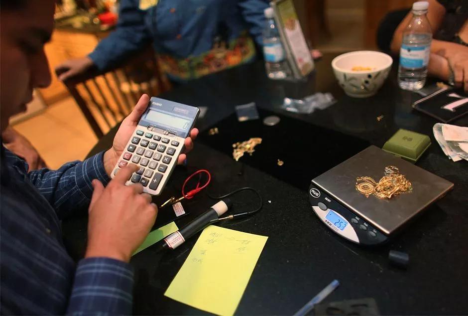 免費洗金，越洗越輕？如何應對“偷金”？【該不該去珠寶店洗金】