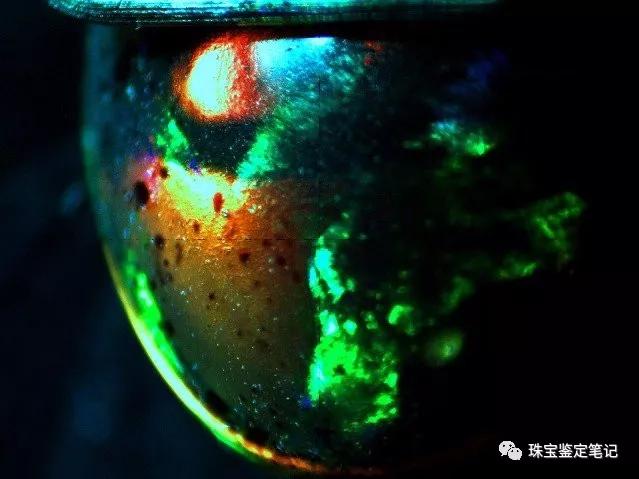 歐泊“煙熏妝”-珠寶的煙熏妝【買歐泊一定要了解的事】