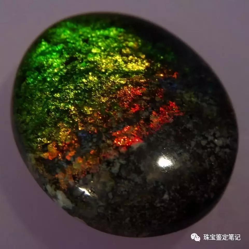 歐泊“煙熏妝”-珠寶的煙熏妝【買歐泊一定要了解的事】