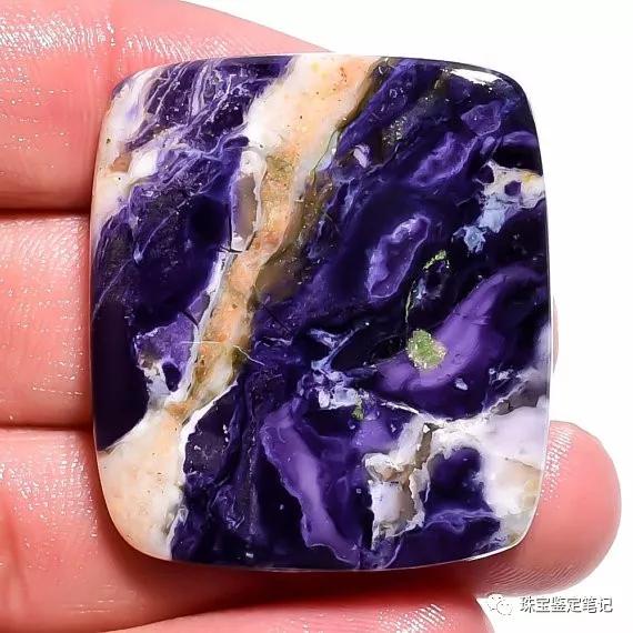 紫色的莫拉多歐泊-高品質的莫拉多歐泊（Morado opal）成品與原石【高品質的莫拉多歐泊圖片】