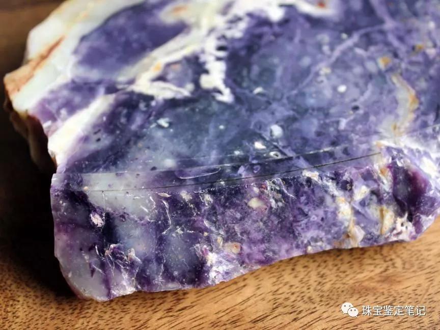紫色的莫拉多歐泊-高品質的莫拉多歐泊（Morado opal）成品與原石【高品質的莫拉多歐泊圖片】