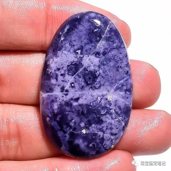 紫色的莫拉多歐泊-高品質的莫拉多歐泊（Morado opal）成品與原石【高品質的莫拉多歐泊圖片】