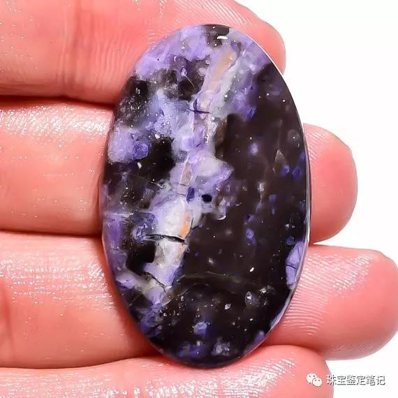 紫色的莫拉多歐泊-高品質的莫拉多歐泊（Morado opal）成品與原石【高品質的莫拉多歐泊圖片】
