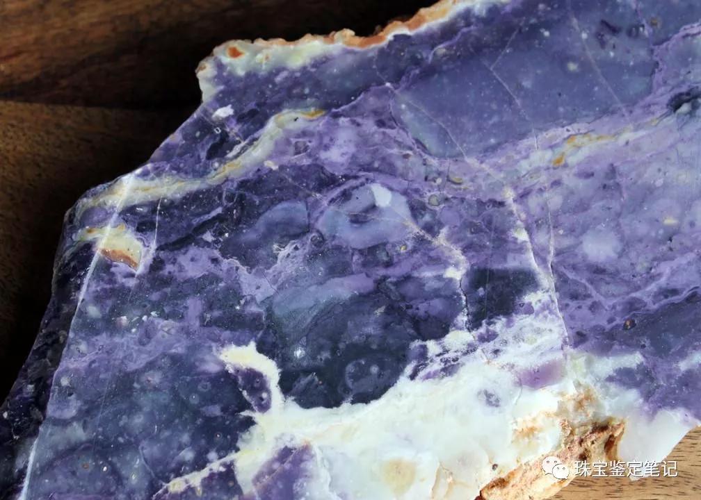 紫色的莫拉多歐泊-高品質的莫拉多歐泊（Morado opal）成品與原石【高品質的莫拉多歐泊圖片】