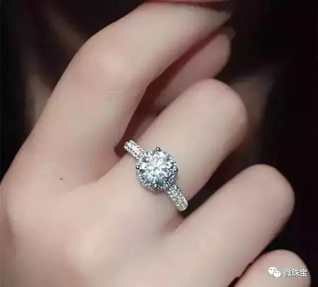 黃金保值，鉆戒好看，結婚首飾要購買黃金還是鉆戒呢？