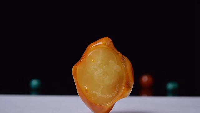 佩戴蜜蠟好處有哪些？怎么鑒別蜜蠟真假