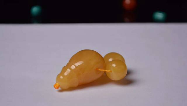 在收藏過程中怎么鑒定蜜蠟，蜜蠟鑒別這么看