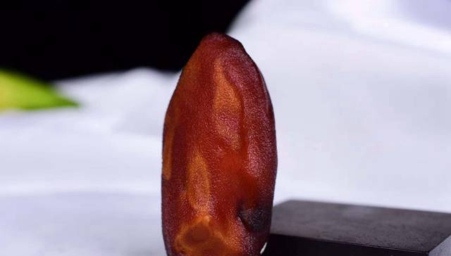 蜜蠟帶原皮好不好，該如何選擇蜜蠟