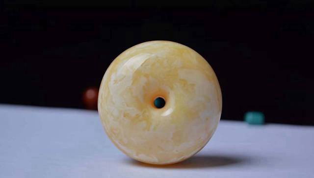 琥珀蜜蠟怎么辨別真假？琥珀蜜蠟鑒別方法有哪些