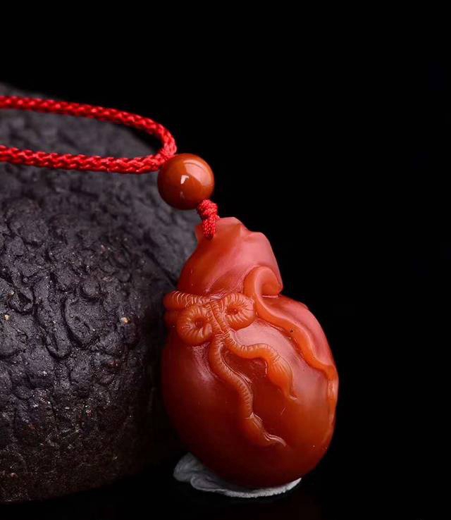 南紅原石價格究竟是怎樣的？購買南紅有什么注意點