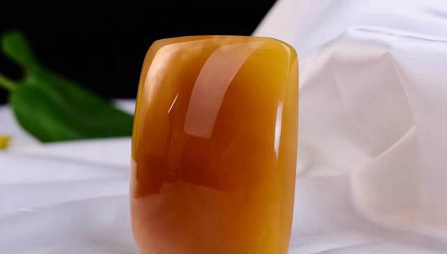什么是雞油黃琥珀？雞油黃琥珀有何不同之處