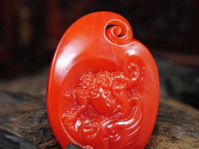 南紅怎么鑒別？購買南紅時要注意些什么