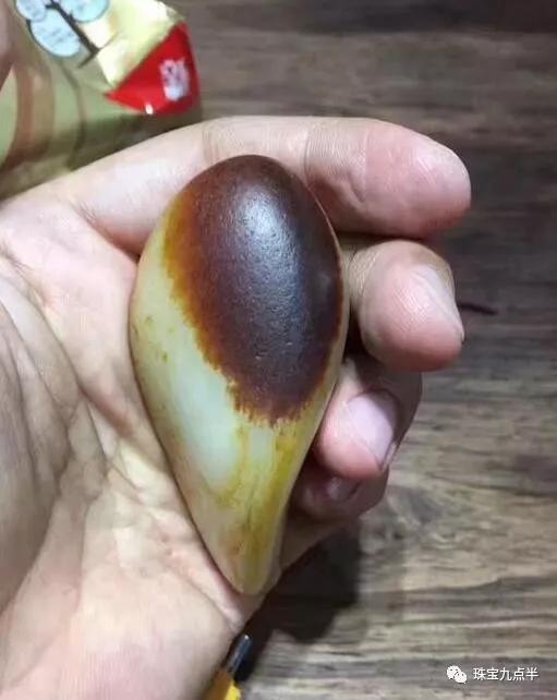 紅皮籽料價格【一克萬元的紅皮籽料，你覺得值嗎？】