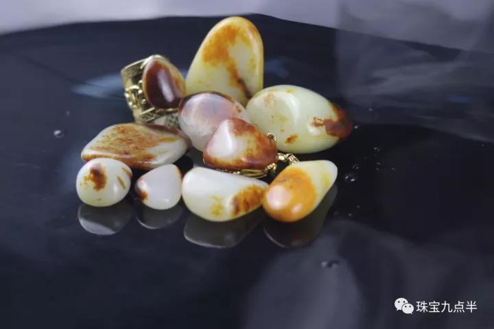 紅皮籽料價格【一克萬元的紅皮籽料，你覺得值嗎？】